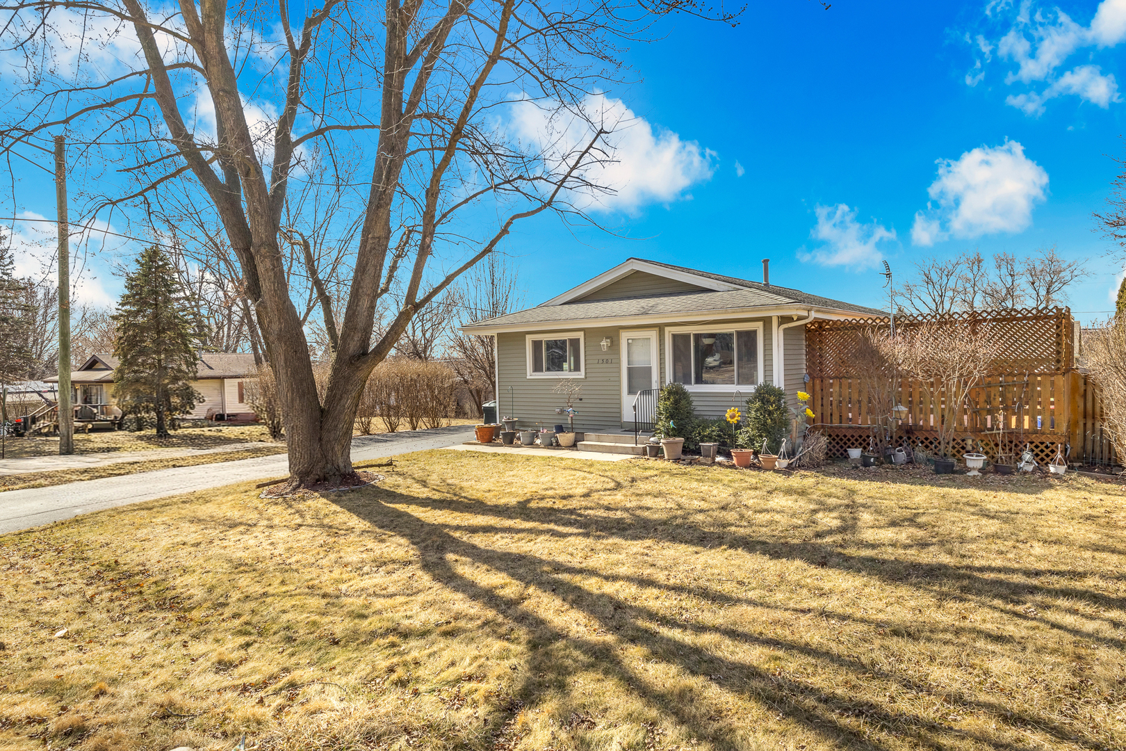 1501 Washington Street, Lake In The Hills, IL 60156