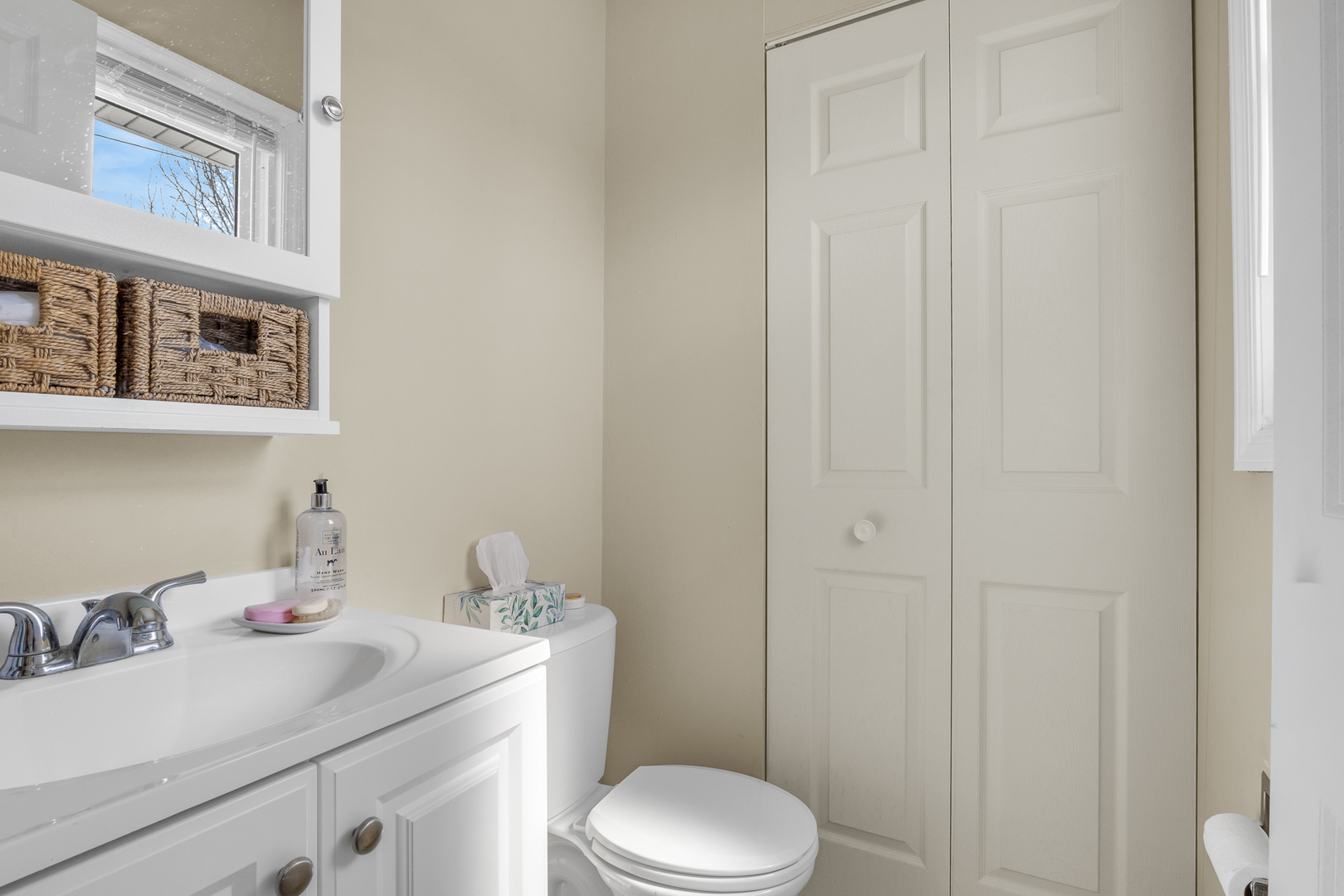 1501 Washington Street, Lake In The Hills, IL 60156