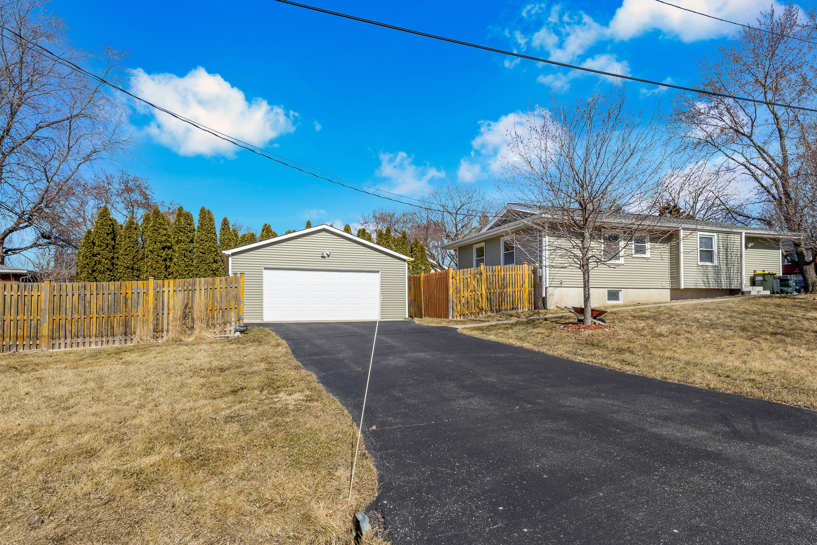 1501 Washington Street, Lake In The Hills, IL 60156