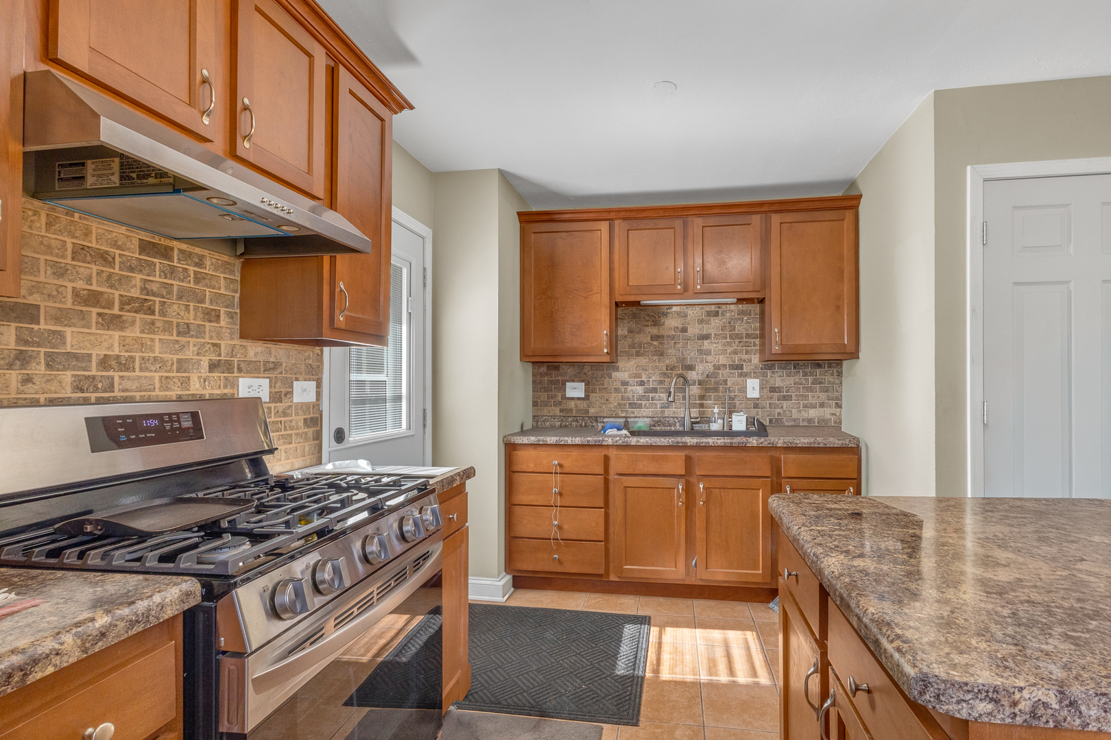 1501 Washington Street, Lake In The Hills, IL 60156