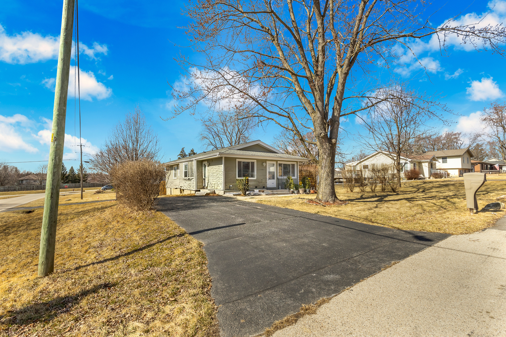 1501 Washington Street, Lake In The Hills, IL 60156