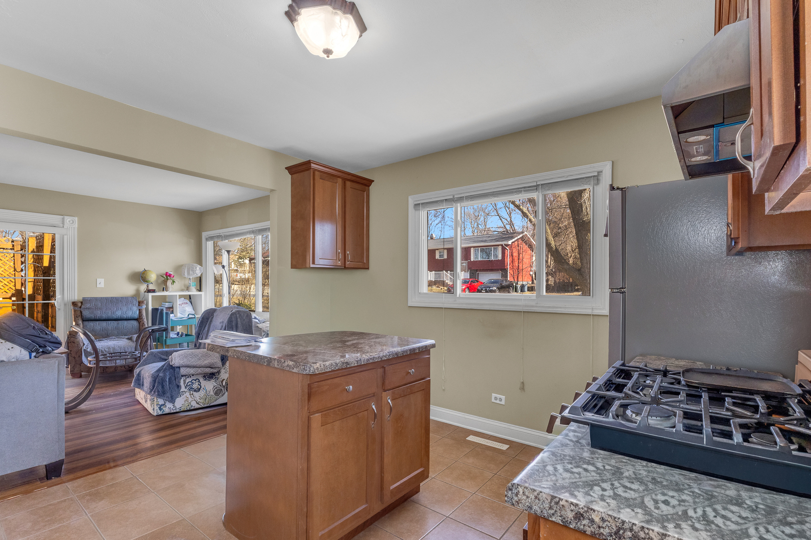 1501 Washington Street, Lake In The Hills, IL 60156