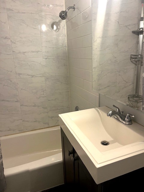 9240 Seymour Ave Road #2E, Schiller Park, IL 60176