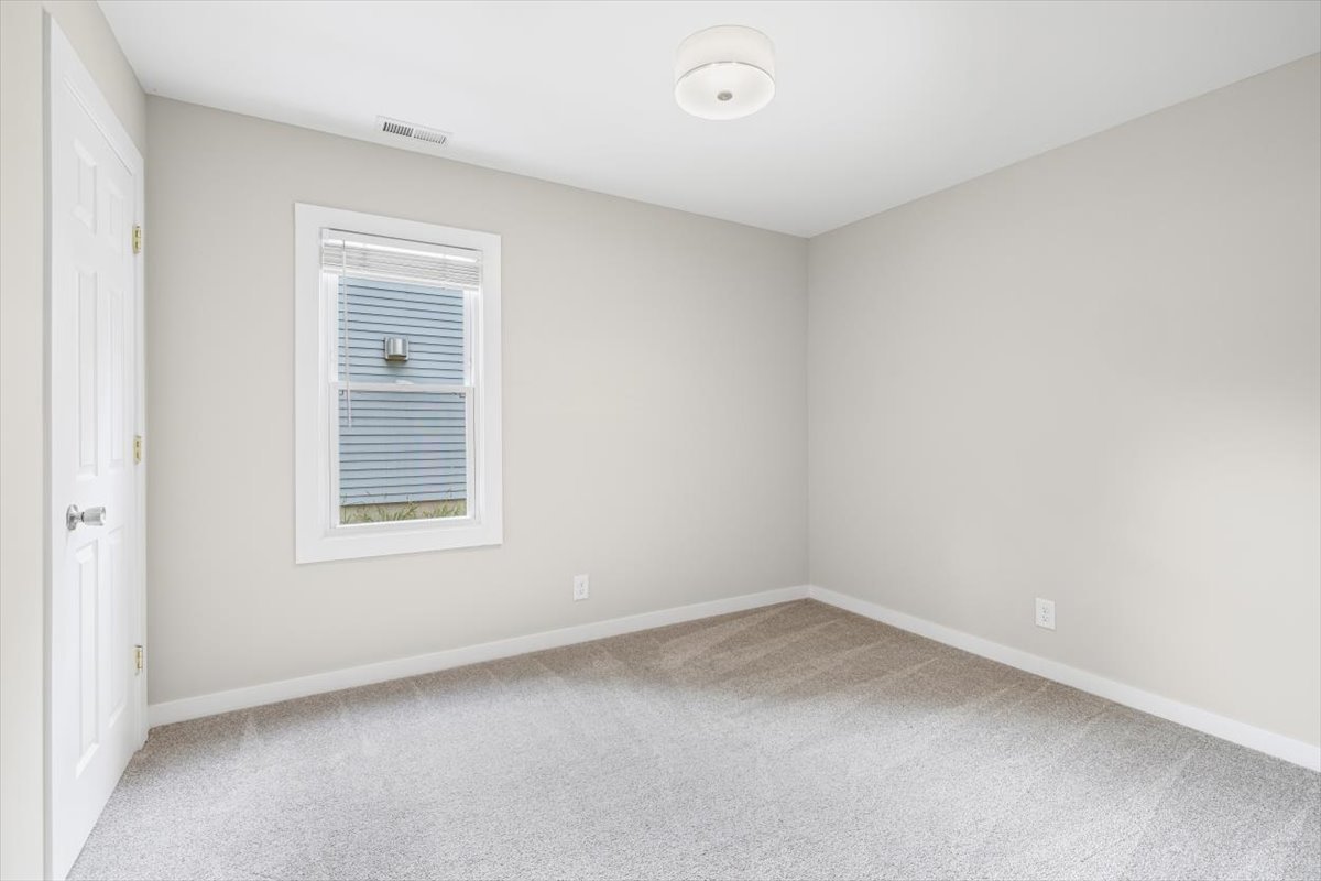 17914 W Twin Lakes Boulevard, Grayslake, IL 60030