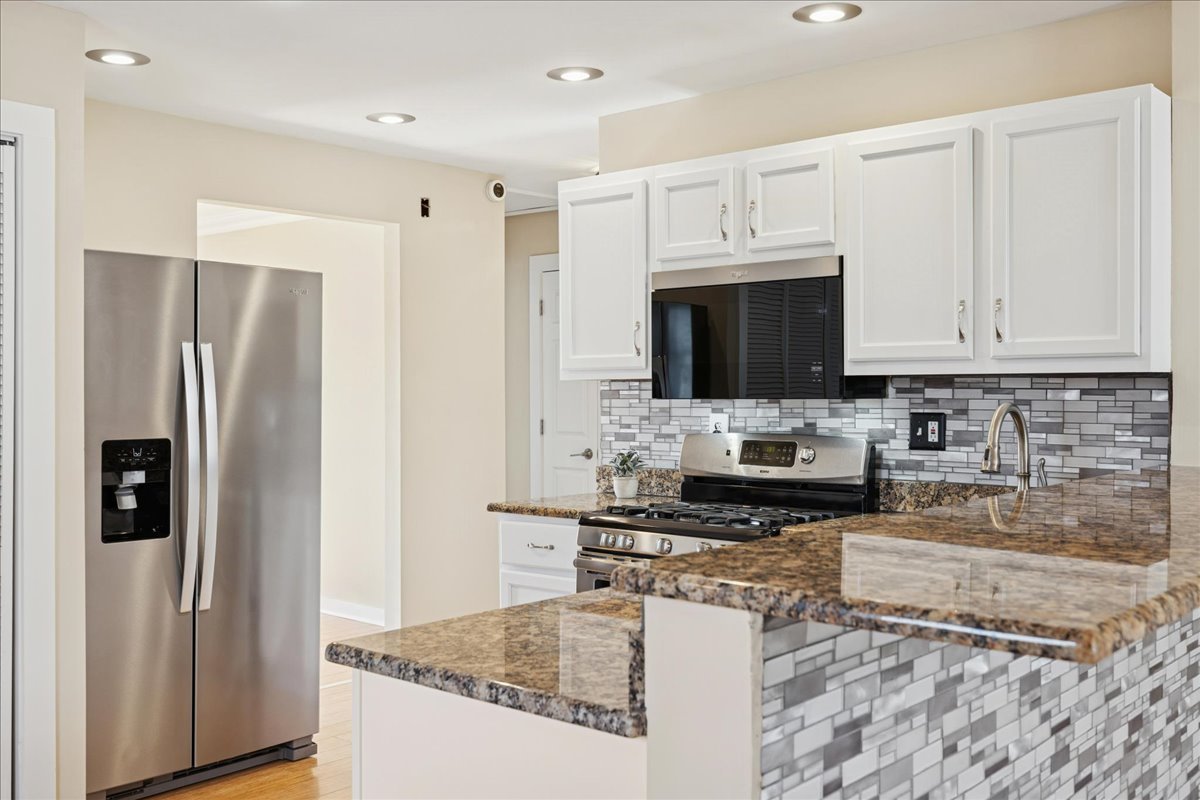 17914 W Twin Lakes Boulevard, Grayslake, IL 60030