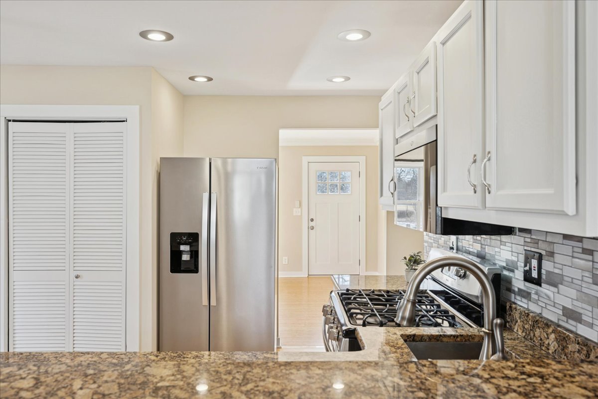 17914 W Twin Lakes Boulevard, Grayslake, IL 60030