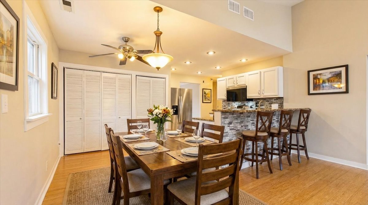 17914 W Twin Lakes Boulevard, Grayslake, IL 60030