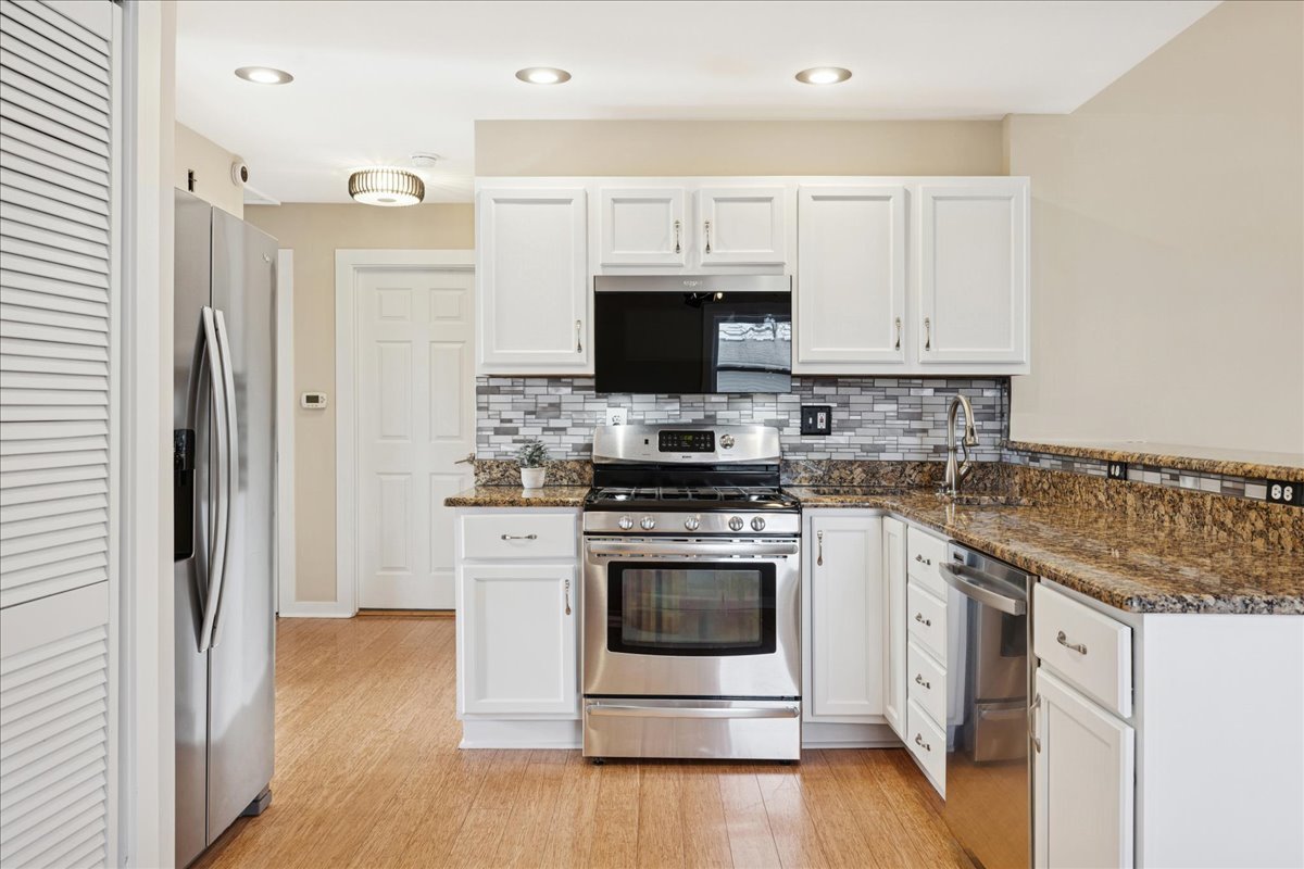 17914 W Twin Lakes Boulevard, Grayslake, IL 60030