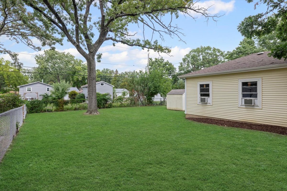 17914 W Twin Lakes Boulevard, Grayslake, IL 60030