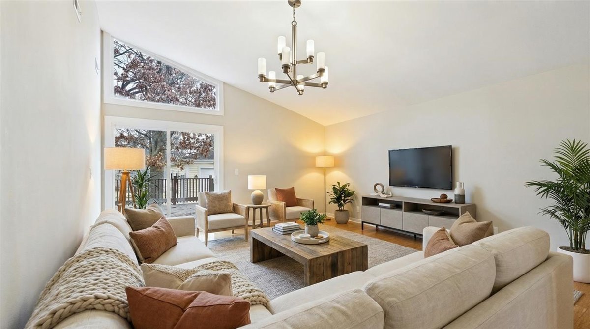 17914 W Twin Lakes Boulevard, Grayslake, IL 60030