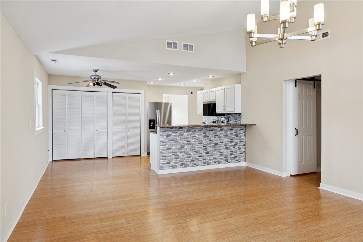 17914 W Twin Lakes Boulevard, Grayslake, IL 60030