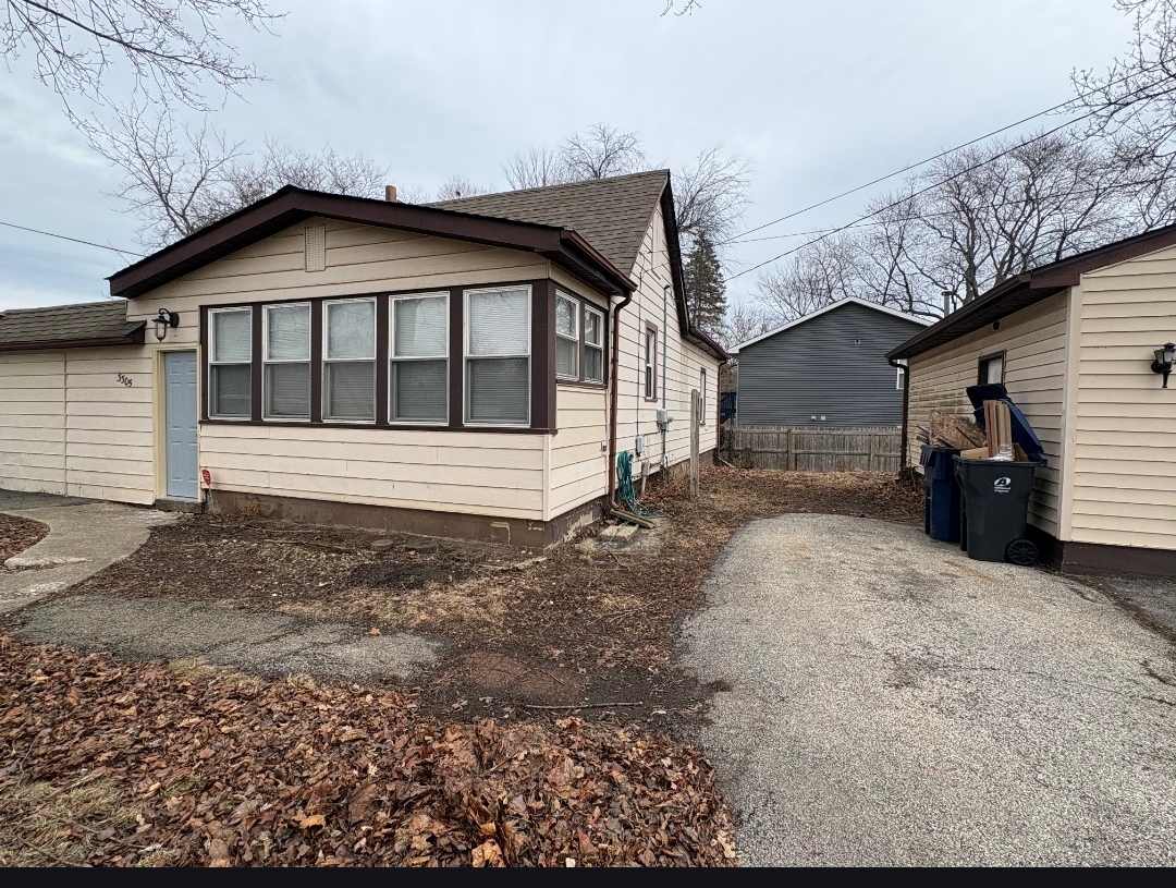 3305 Holdridge Avenue, Zion, IL 60099