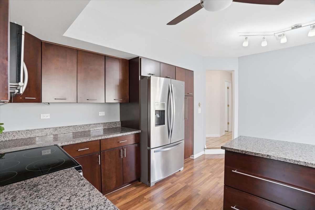 1308 Downs Parkway, Libertyville, IL 60048