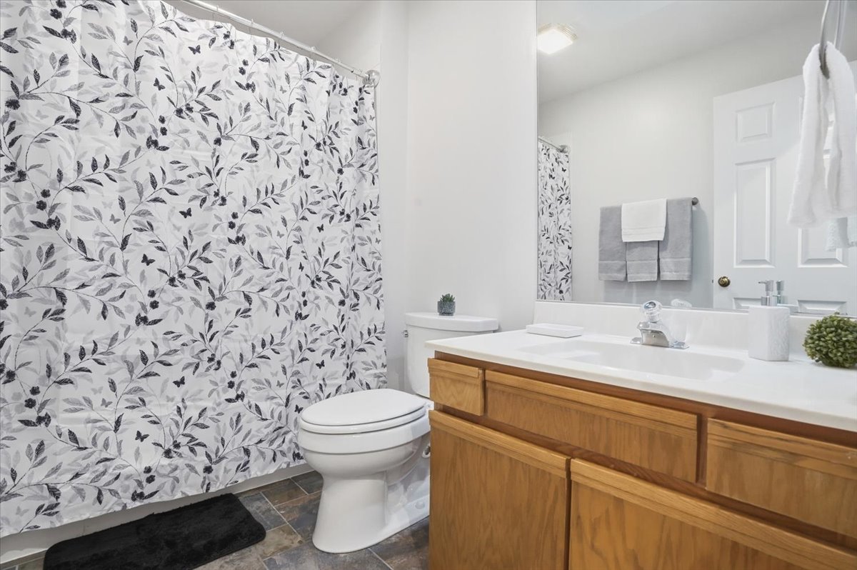 1308 Downs Parkway, Libertyville, IL 60048