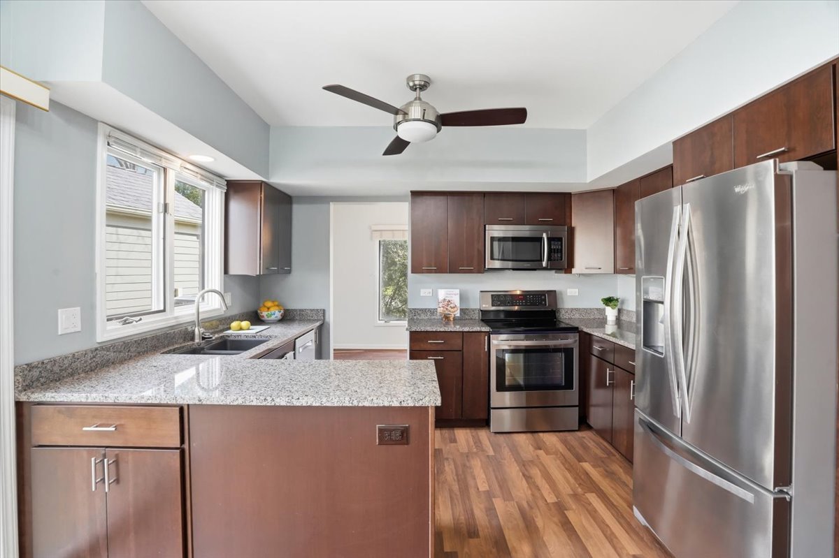 1308 Downs Parkway, Libertyville, IL 60048