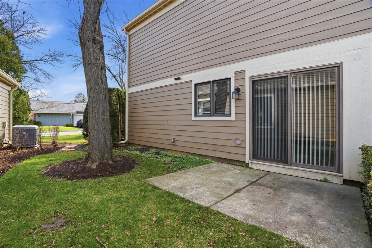 1308 Downs Parkway, Libertyville, IL 60048