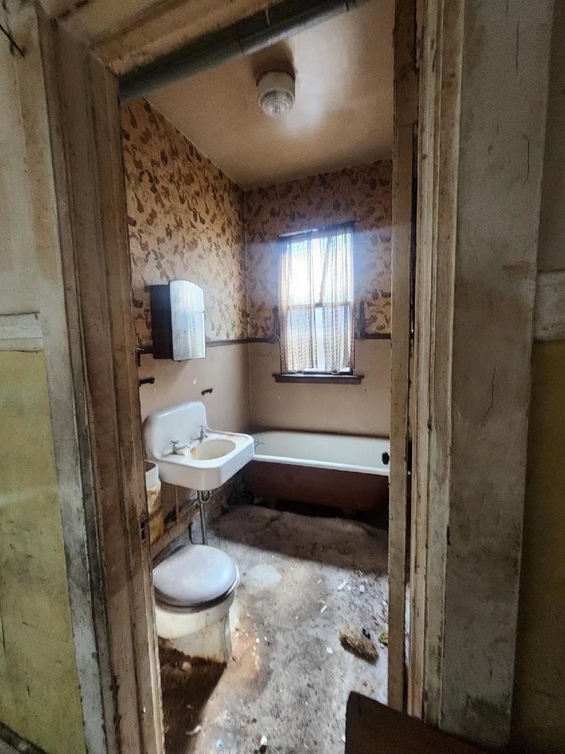 3009 N Whipple Street, Chicago, IL 60618