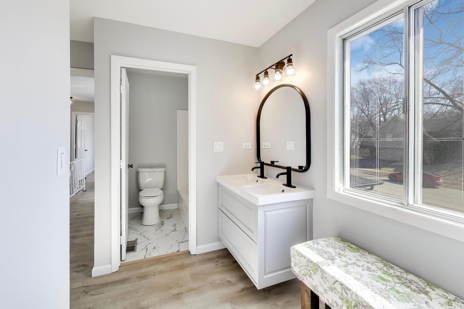 421 N Ashbury Avenue, Bolingbrook, IL 60440