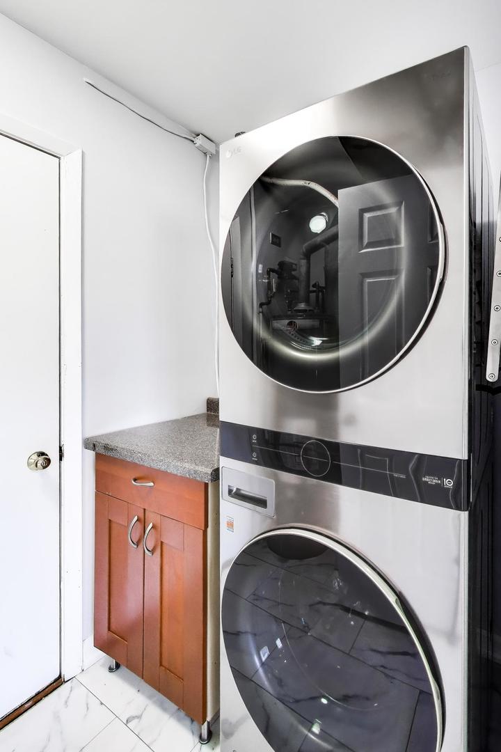 421 N Ashbury Avenue, Bolingbrook, IL 60440