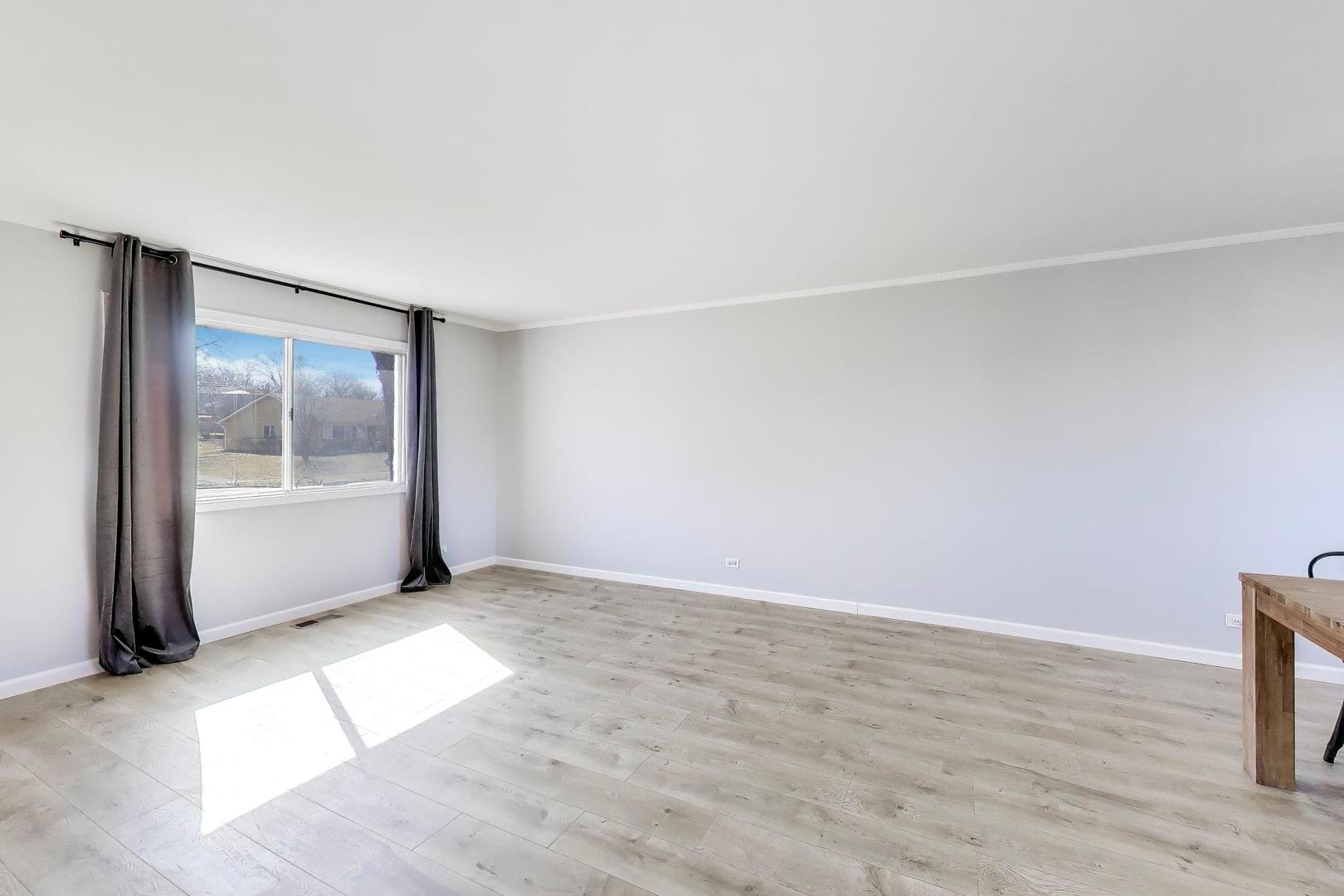 421 N Ashbury Avenue, Bolingbrook, IL 60440