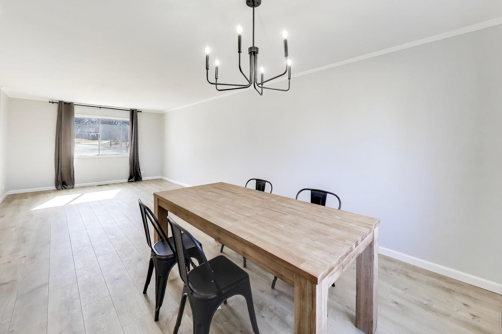 421 N Ashbury Avenue, Bolingbrook, IL 60440