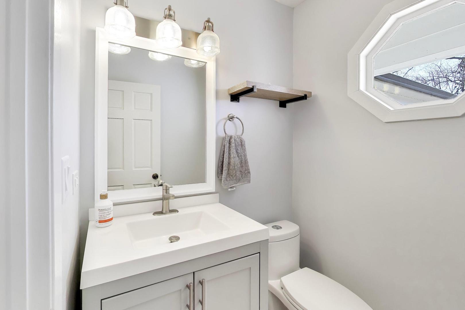 421 N Ashbury Avenue, Bolingbrook, IL 60440