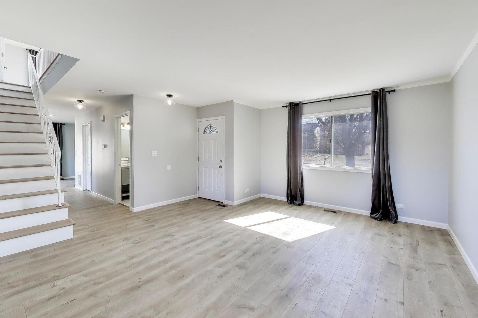 421 N Ashbury Avenue, Bolingbrook, IL 60440