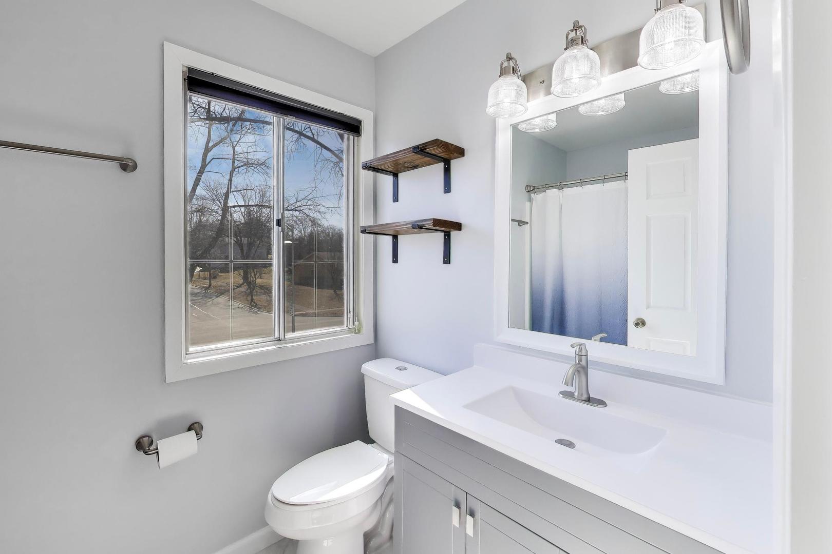 421 N Ashbury Avenue, Bolingbrook, IL 60440