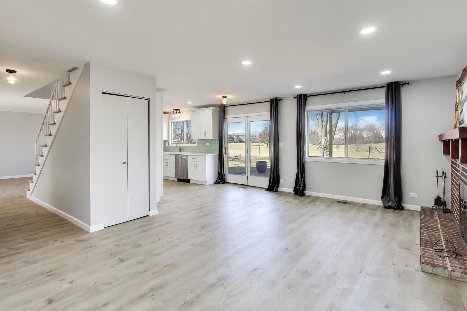 421 N Ashbury Avenue, Bolingbrook, IL 60440