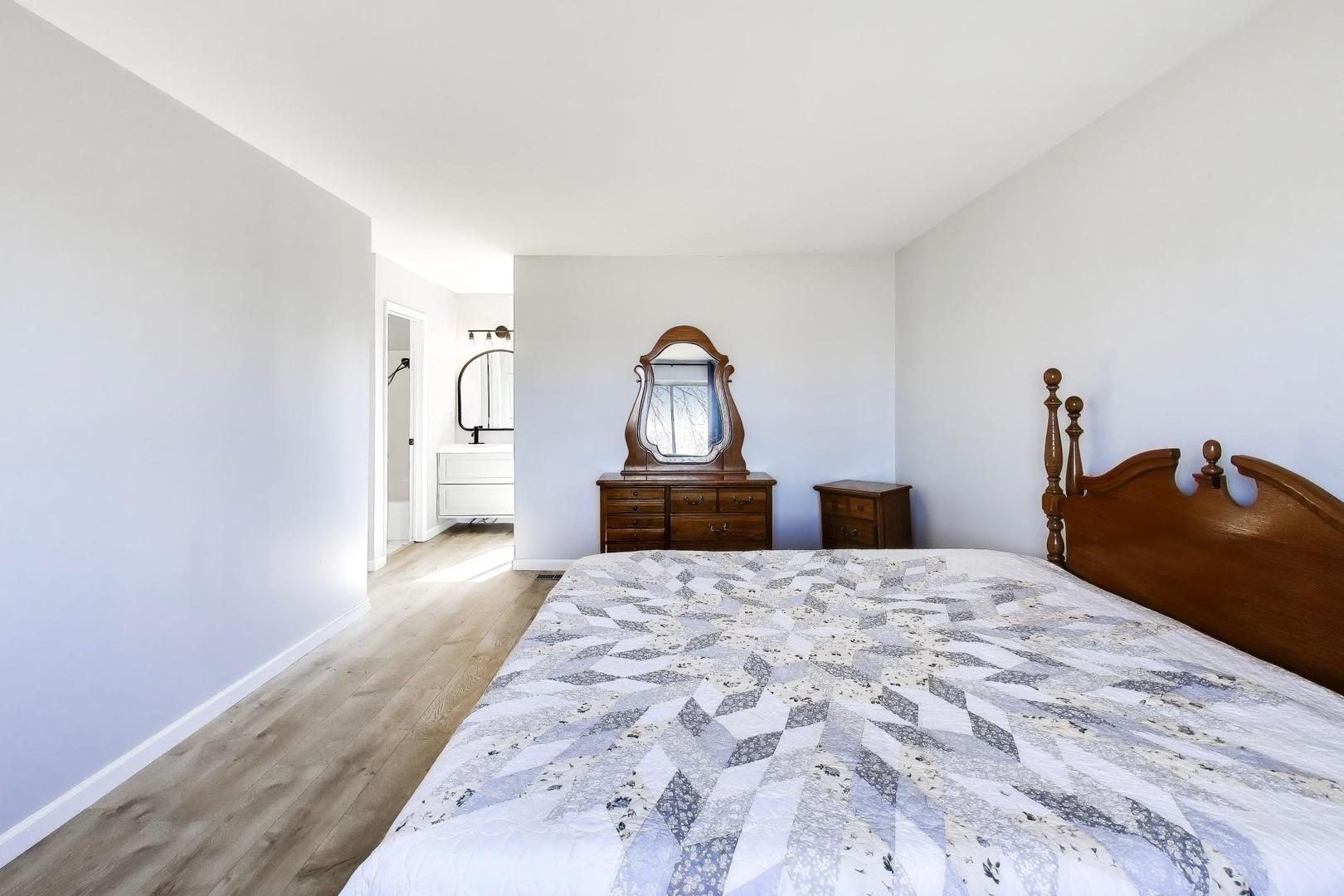 421 N Ashbury Avenue, Bolingbrook, IL 60440