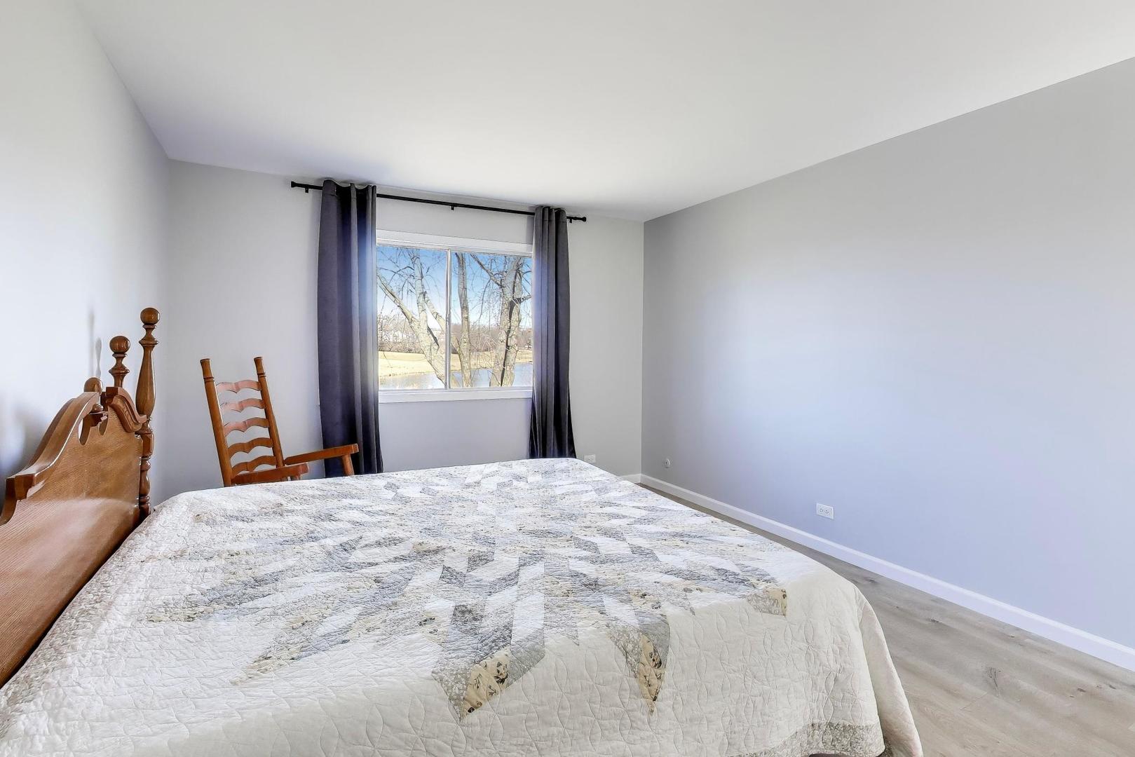 421 N Ashbury Avenue, Bolingbrook, IL 60440