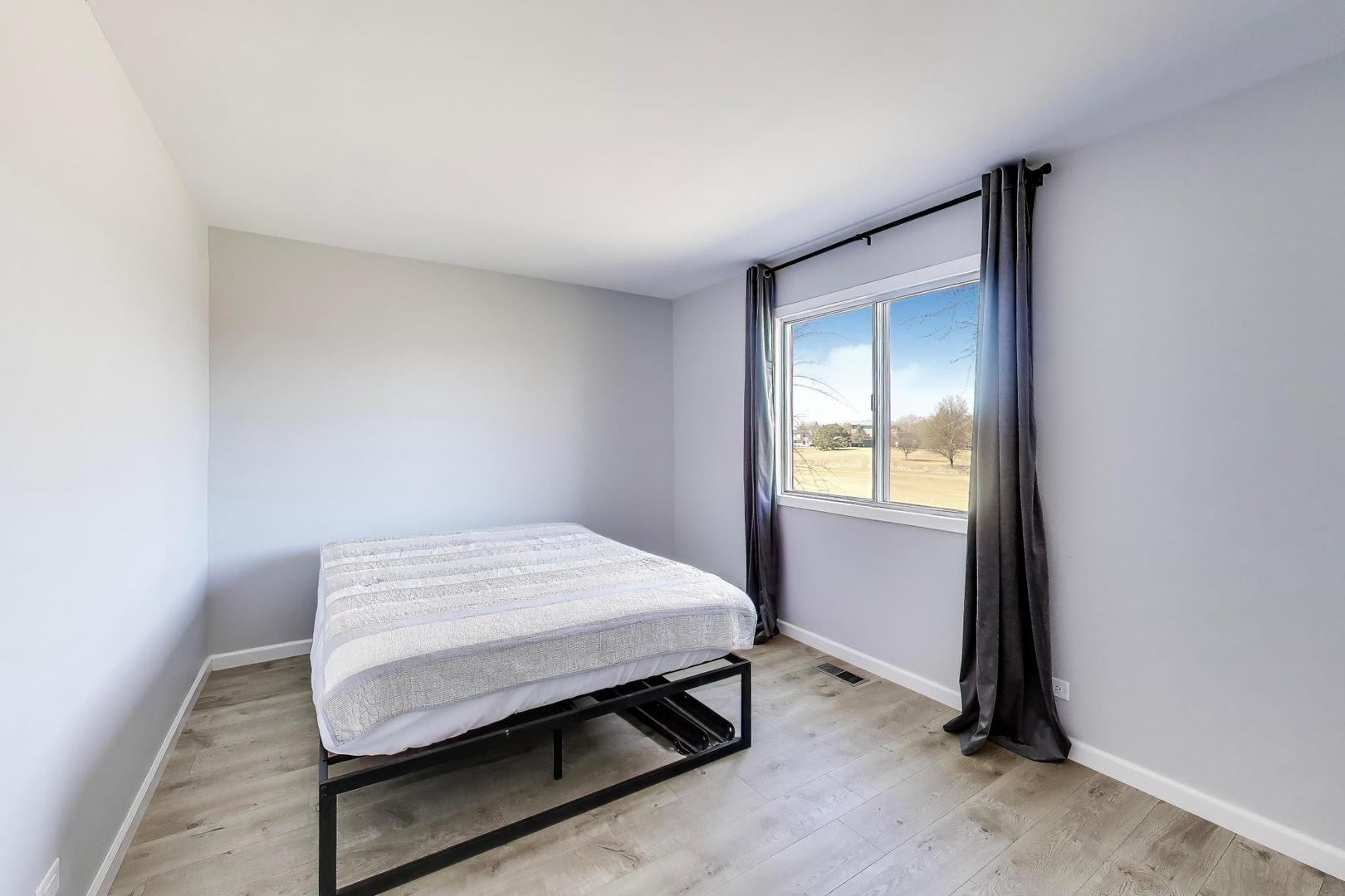 421 N Ashbury Avenue, Bolingbrook, IL 60440