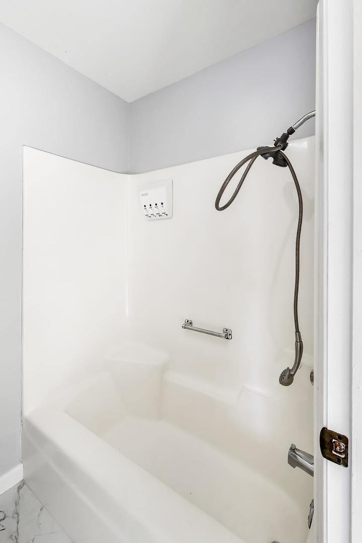 421 N Ashbury Avenue, Bolingbrook, IL 60440