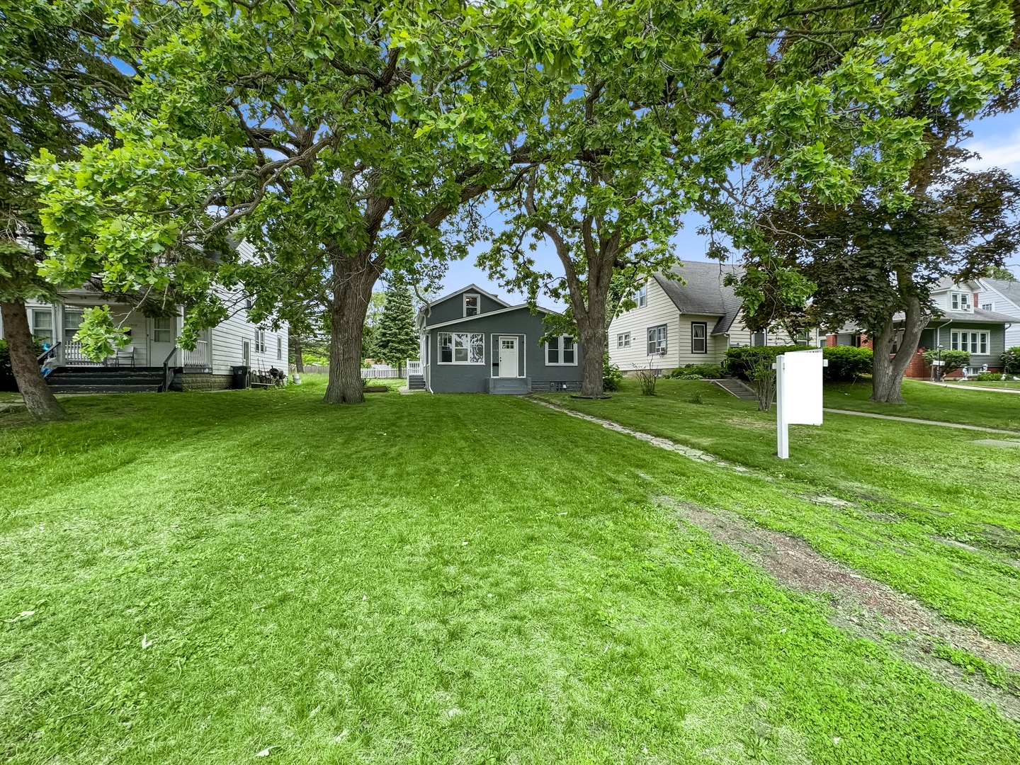 1910 Elim Avenue, Zion, IL 60099