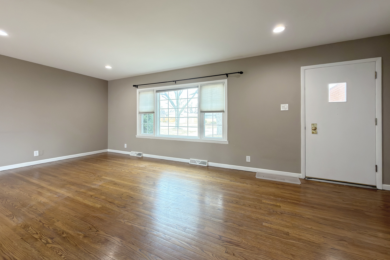 240 Hatlen Avenue, Mount Prospect, IL 60056