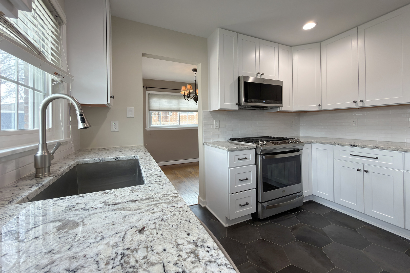 240 Hatlen Avenue, Mount Prospect, IL 60056