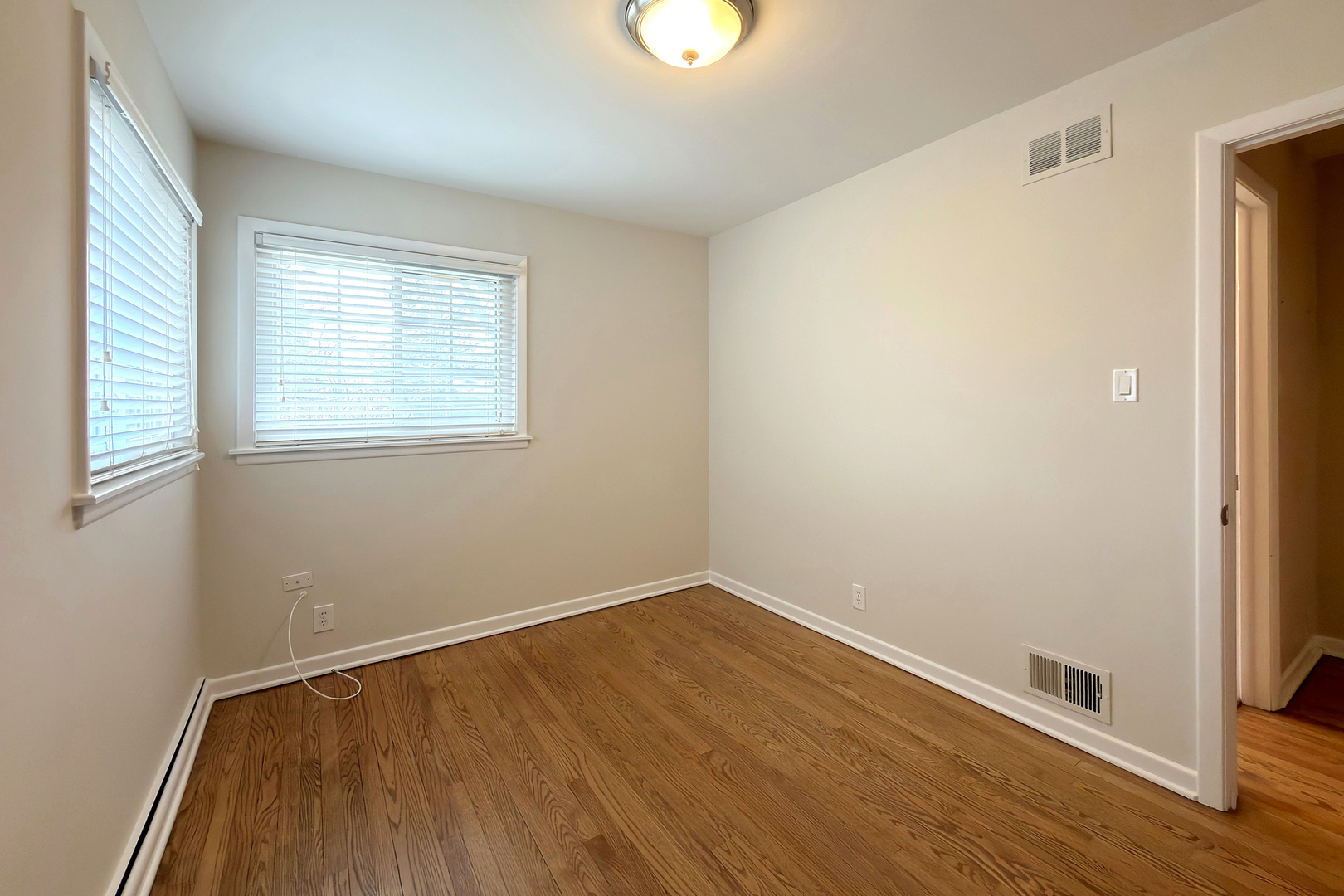 240 Hatlen Avenue, Mount Prospect, IL 60056