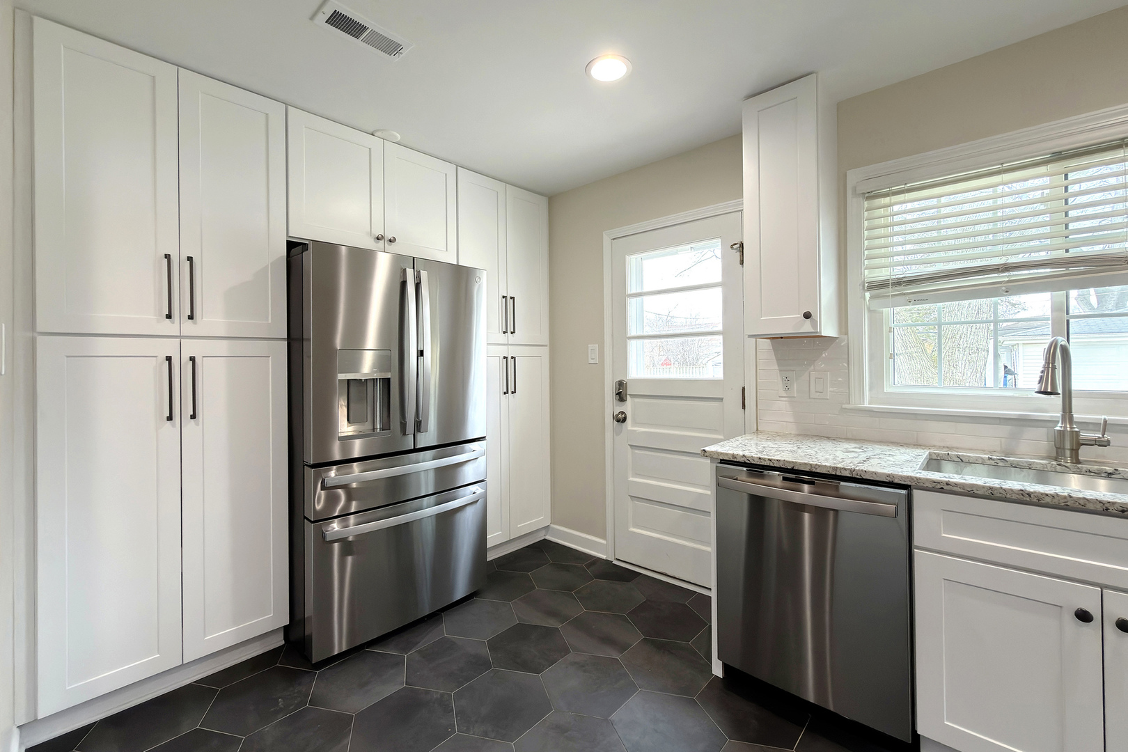 240 Hatlen Avenue, Mount Prospect, IL 60056