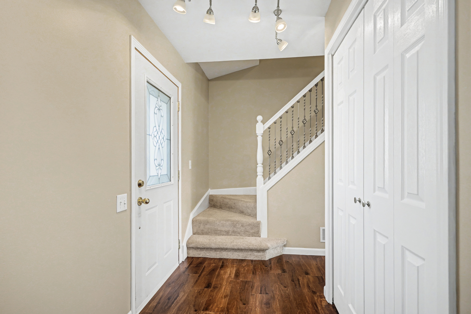 1080 Scarlet Oak Circle, Aurora, IL 60506