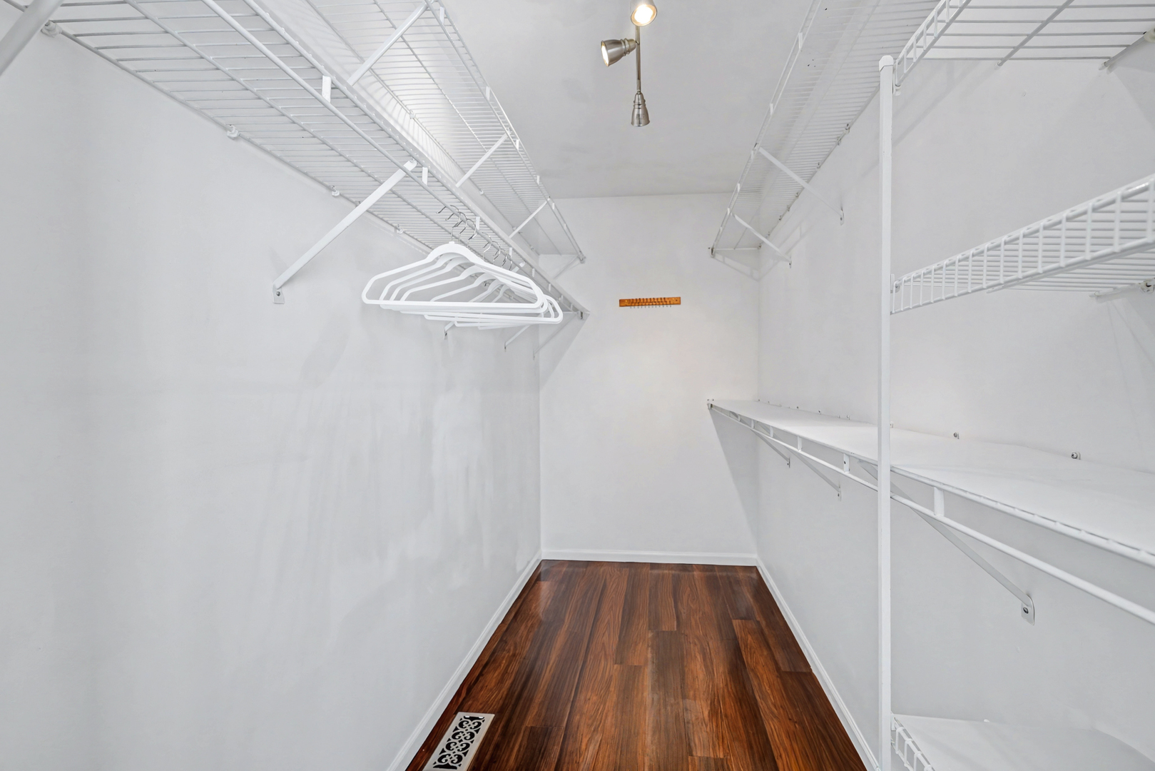 1080 Scarlet Oak Circle, Aurora, IL 60506