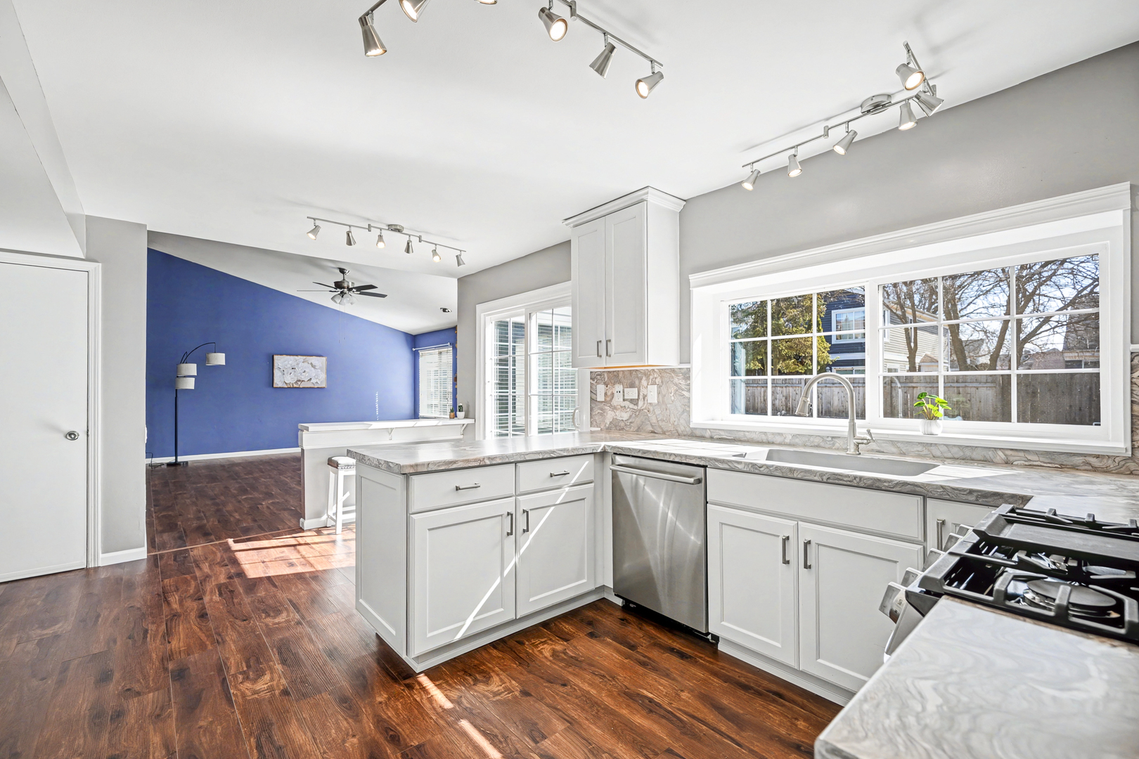 1080 Scarlet Oak Circle, Aurora, IL 60506