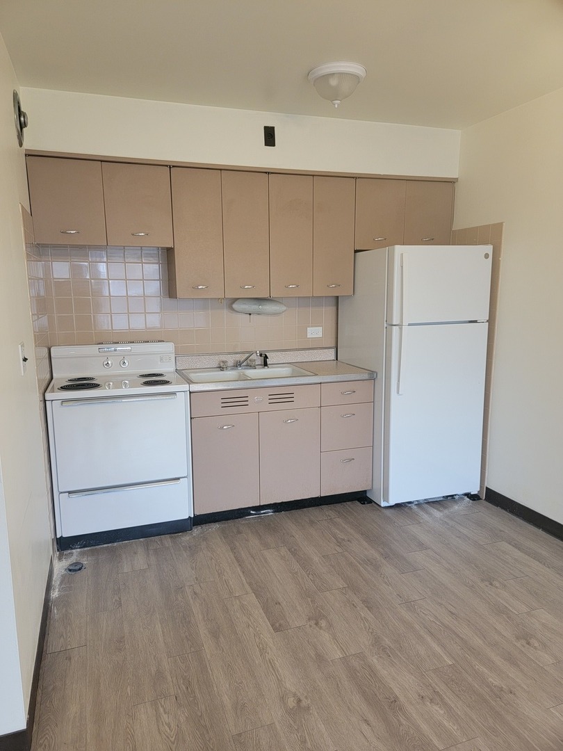 144 Ann Street #8, Clarendon Hills, IL 60514