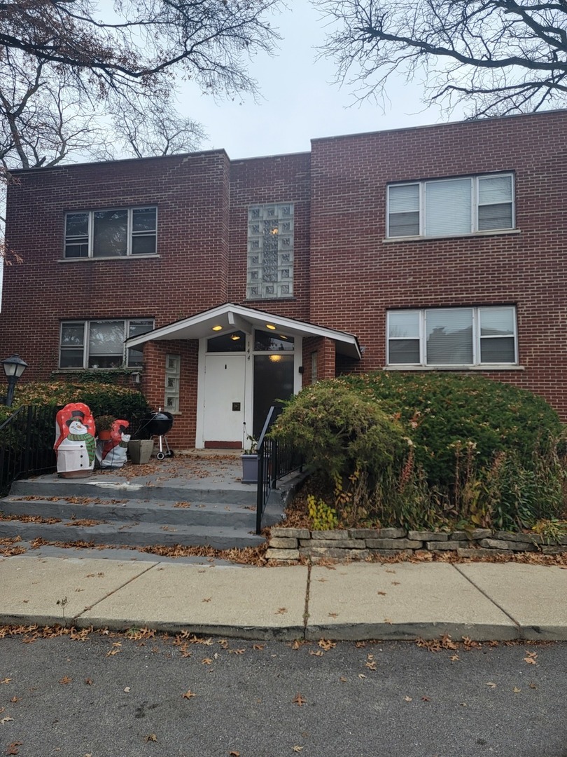 144 Ann Street #8, Clarendon Hills, IL 60514