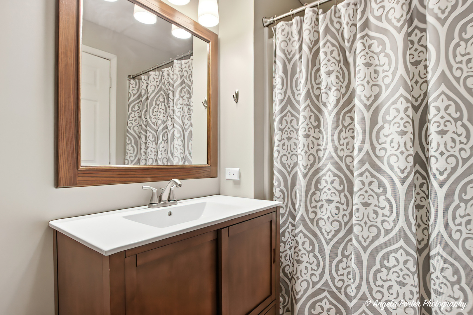 3920 Highview Drive, Crystal Lake, IL 60012