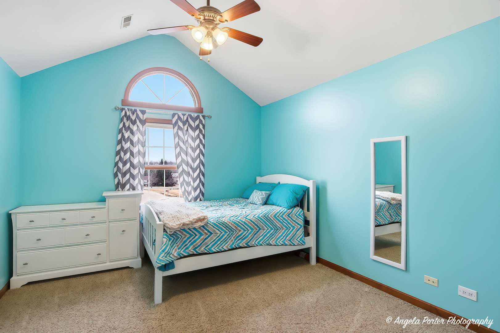 3920 Highview Drive, Crystal Lake, IL 60012