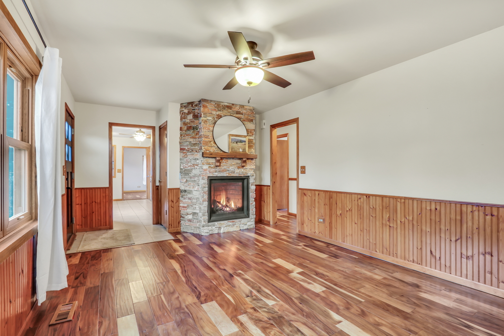 3861 Sutherland Drive, Park City, IL 60085