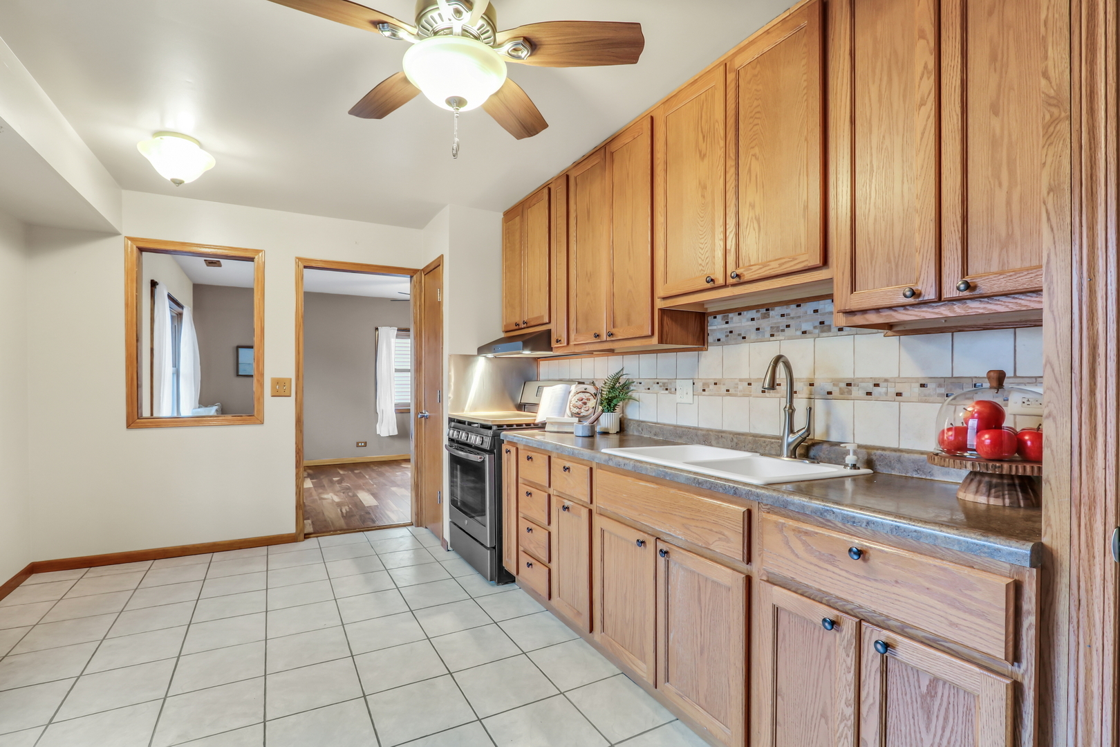 3861 Sutherland Drive, Park City, IL 60085