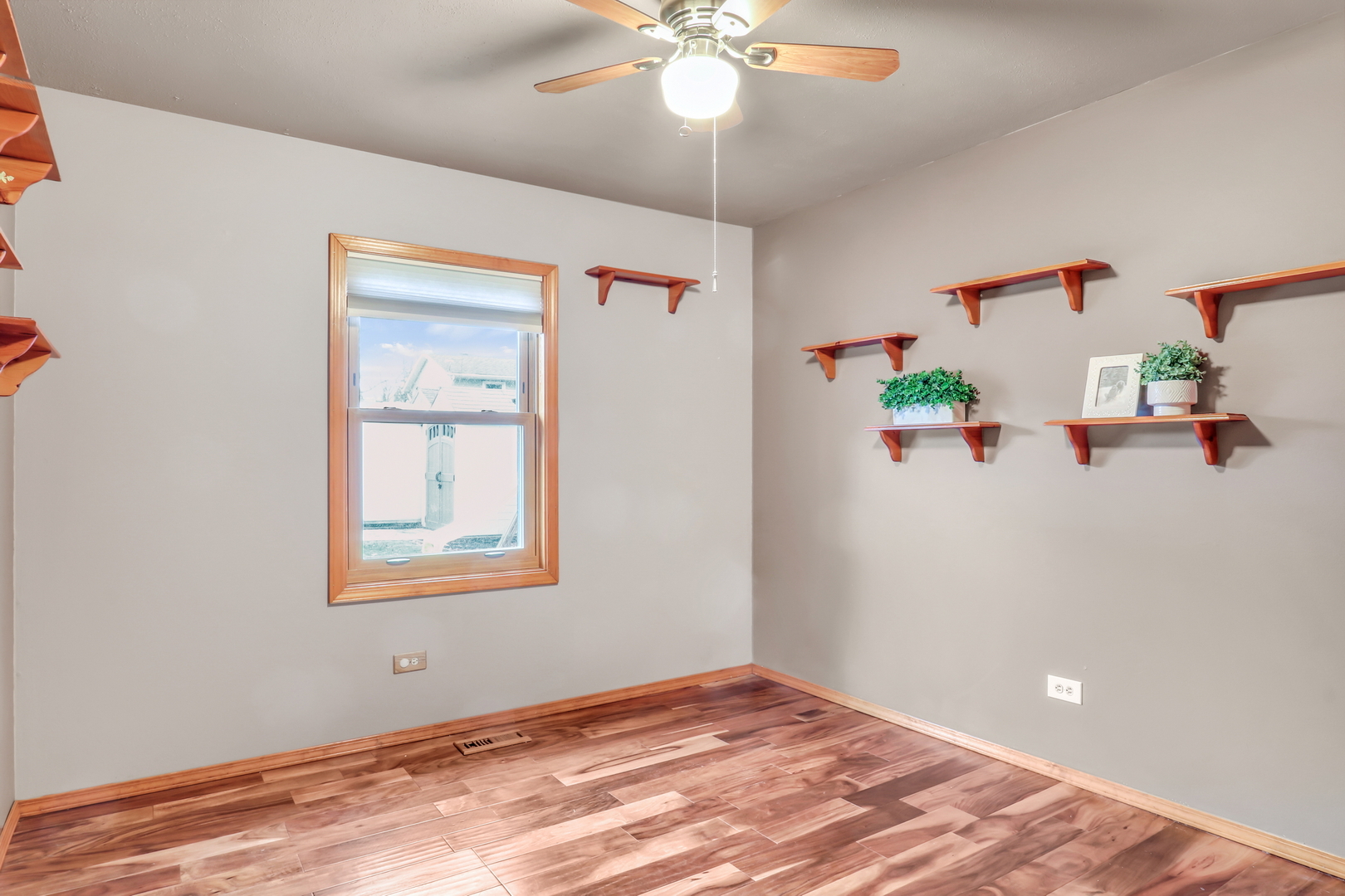 3861 Sutherland Drive, Park City, IL 60085