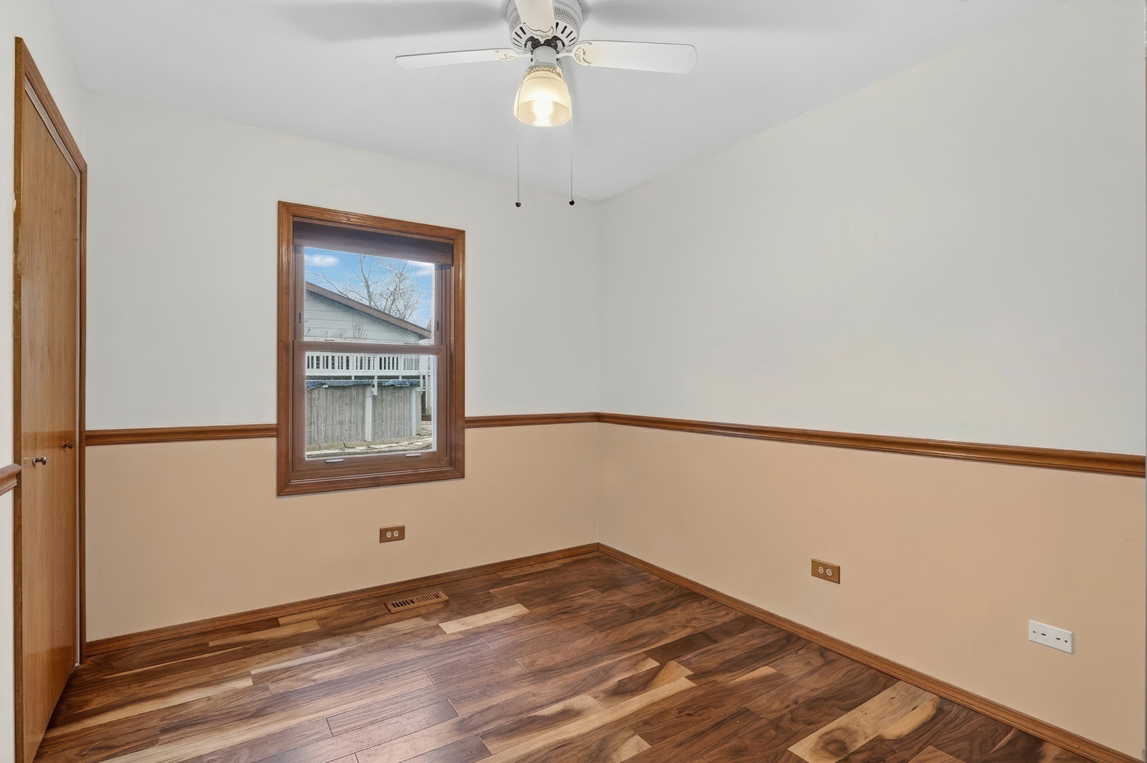 3861 Sutherland Drive, Park City, IL 60085