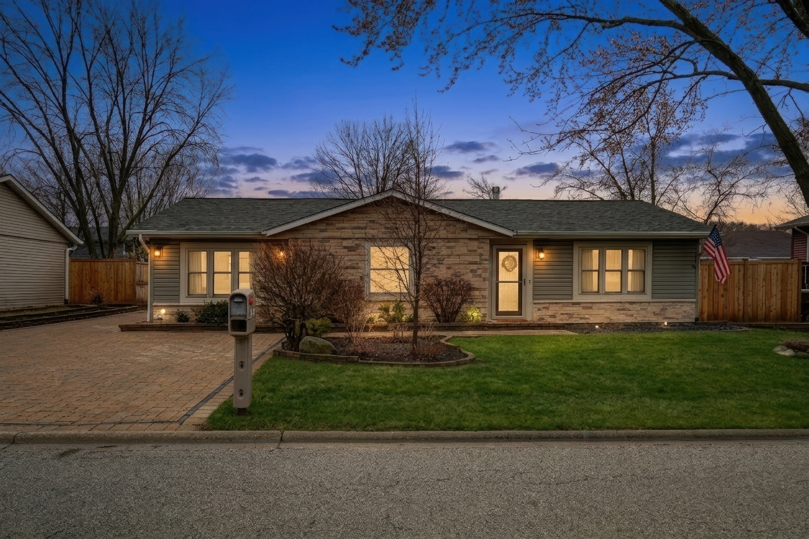 3861 Sutherland Drive, Park City, IL 60085